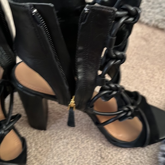 BCBG black heels - Picture 4 of 10